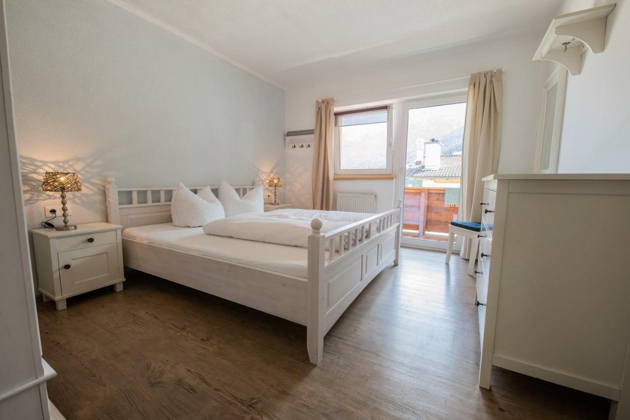 Ferienwohnung Am Platzl ノイシュティフト・イム・シュトゥーバイタール エクステリア 写真